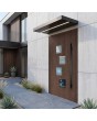 Puerta moderna de aluminio color nogal con cuatro ventanas cuadradas