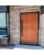 Puerta de entrada de aluminio macizo color roble dorado