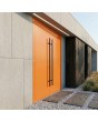 Puerta doble simple de aluminio en color naranja