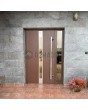 Puerta abatible LIM de aluminio nogal con luz lateral derecha