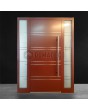 Puerta de entrada residencial roja con rayas