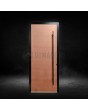 Puerta de entrada de aluminio negro con revestimiento de cobre.
