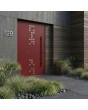 puerta de aluminio roja de la entrada principal
