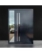 Puerta principal de aluminio antracita con un bonito diseño moderno y panel de cristal
