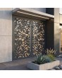 Puerta de aluminio con doble cristal color antracita y panel decorativo.