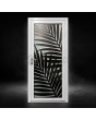 Puerta de aluminio con cristal blanco y panel decorativo negro.