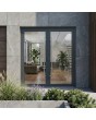 Puerta de entrada de aluminio con doble seguridad y acristalamiento completo en color antracita.