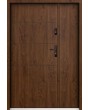 Sta Henson Uno: puerta de entrada contemporánea de acero con nervaduras y panel lateral.