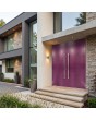 Puerta doble de aluminio macizo de color morado con nervaduras