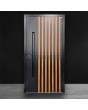Puerta exterior de aluminio negro con lamas verticales de perfiles de aluminio