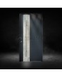 Puerta de entrada de aluminio color antracita con acabado de piedra blanca