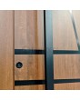 PIVOT W360: moderna puerta pivotante de aluminio con rayas.