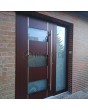 Puerta abatible LIM de aluminio caoba con luz lateral derecha