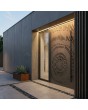 Puerta principal con textura de bronce de metal fresado