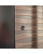 PIVOT M16 - Puerta de entrada delantera de aluminio con bisagras y textura de metal fresado.