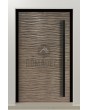 PIVOT M16 - Puerta de entrada delantera de aluminio con bisagras y textura de metal fresado.