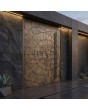 Puerta batiente de aluminio con textura marrón de metal fresado