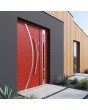 puerta de entrada roja con un panel lateral