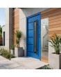 Puerta exterior de seguridad azul con marco negro alrededor del cristal