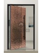 PIVOT B1: puerta pivotante de aluminio recubierta con chapa de acero inoxidable chapada en cobre.
