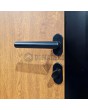 PIVOT RAIL6 - puerta pivotante de aluminio con lamas verticales negras de perfiles de aluminio