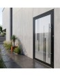 Puerta de entrada de aluminio antracita esmerilado con decoración transparente