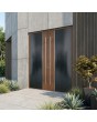 Puerta de entrada doble de aluminio en color antracita con detalles en madera de roble dorado