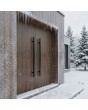 LIM v62 doble: puerta doble de aluminio con rayas verticales.