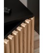 Cambridge: mueble para televisión con listones verticales