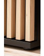 Cambridge: mueble para televisión con listones verticales