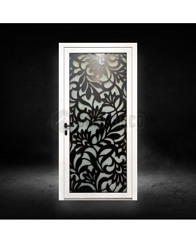 Puerta de aluminio con cristal blanco y panel decorativo negro.