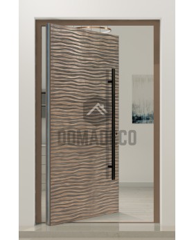 PIVOT M16 - Puerta de entrada delantera de aluminio con bisagras y textura de metal fresado.
